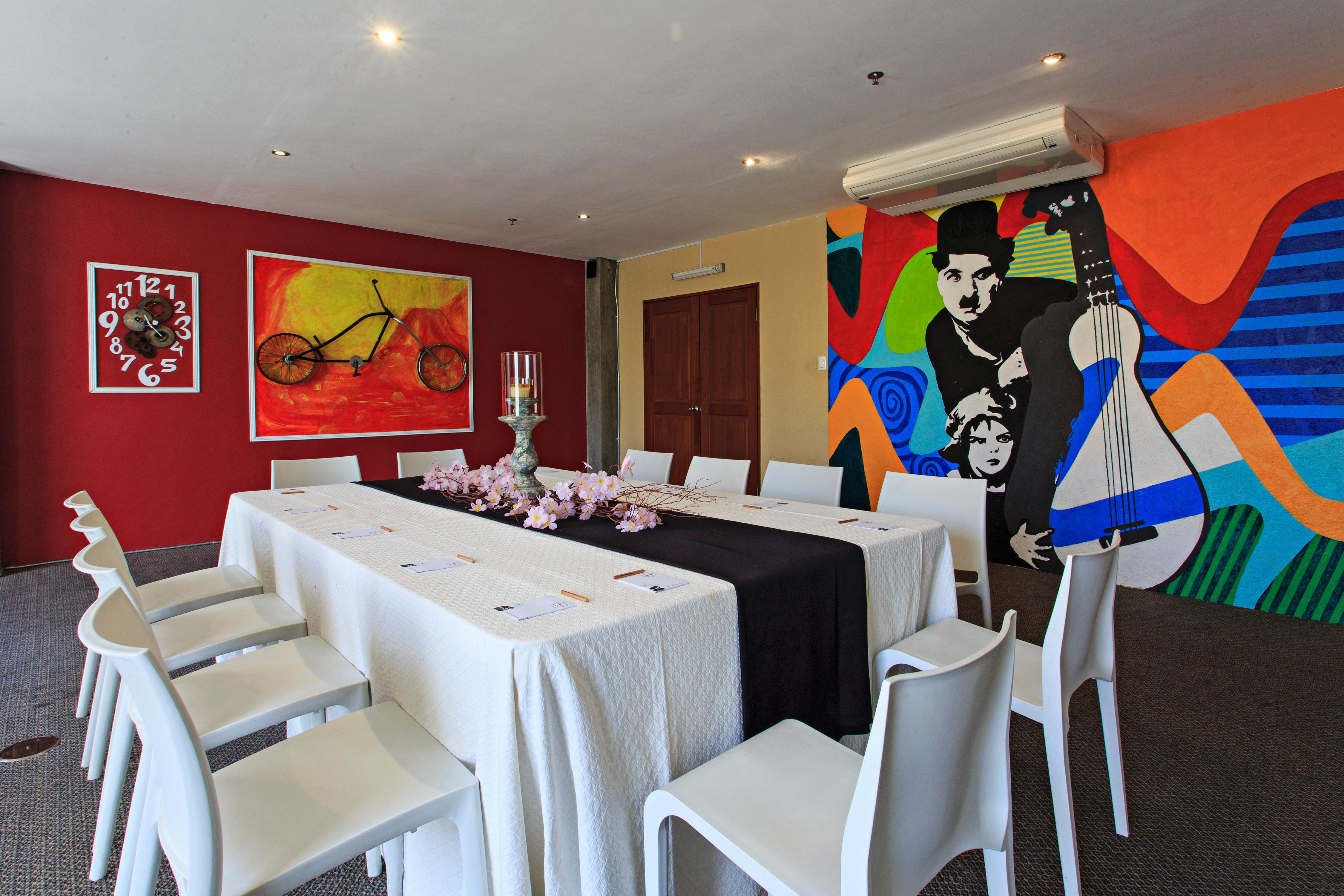 The Henry Hotel Cebu Buitenkant foto