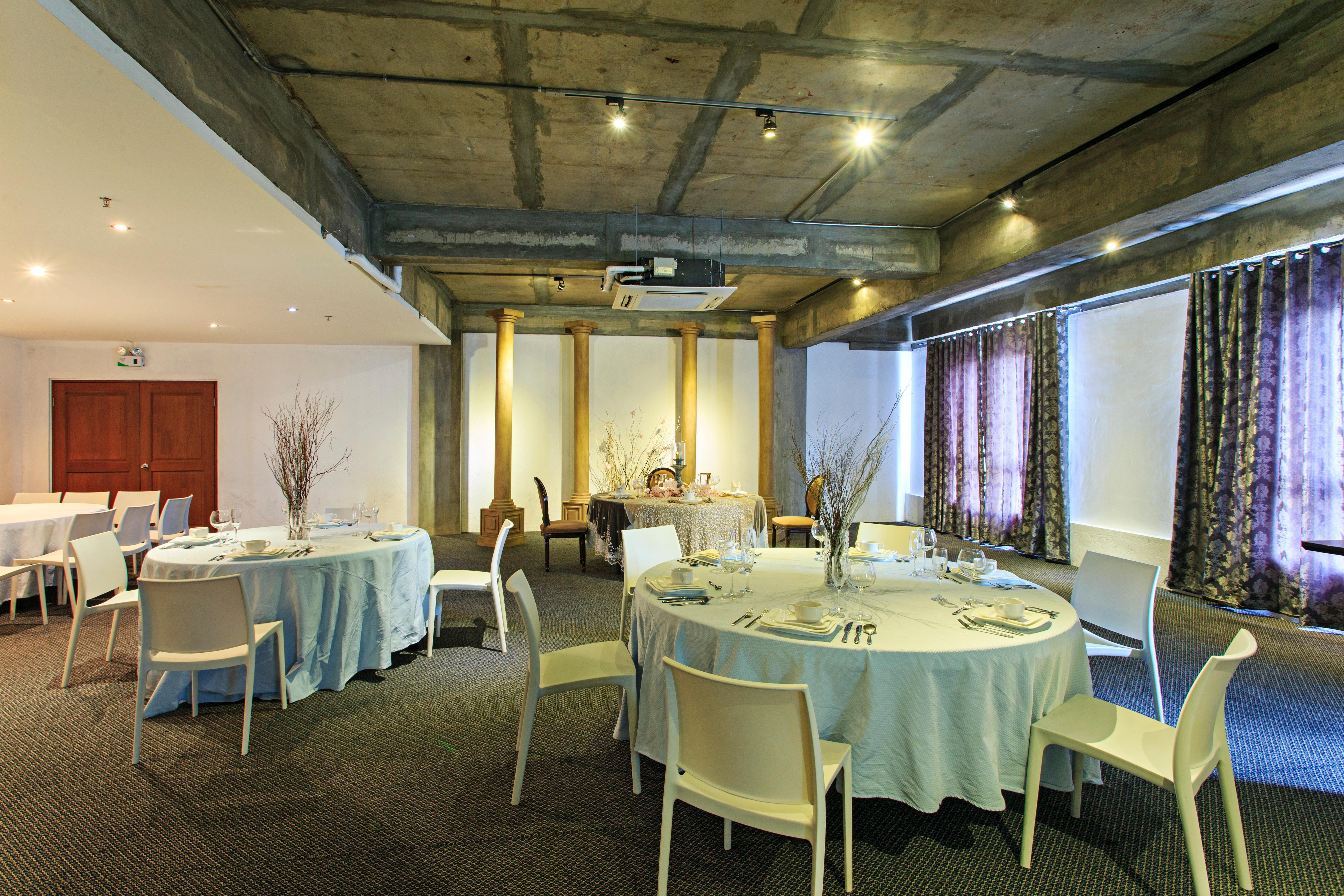 The Henry Hotel Cebu Buitenkant foto