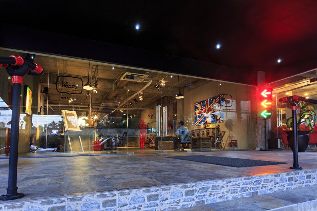 The Henry Hotel Cebu Buitenkant foto