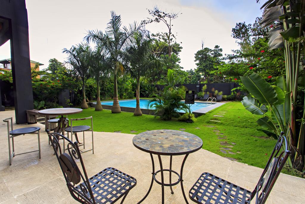 The Henry Hotel Cebu Buitenkant foto
