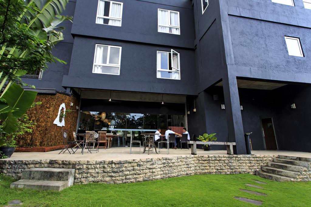 The Henry Hotel Cebu Buitenkant foto