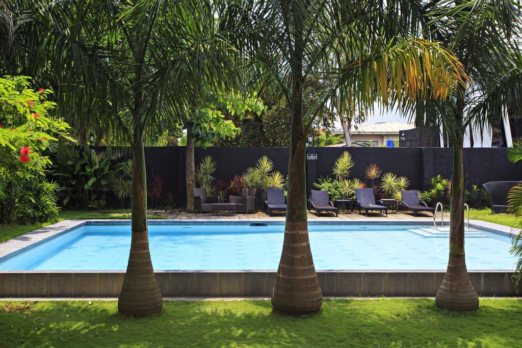 The Henry Hotel Cebu Buitenkant foto