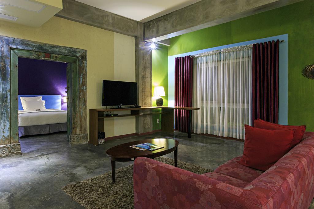 The Henry Hotel Cebu Buitenkant foto