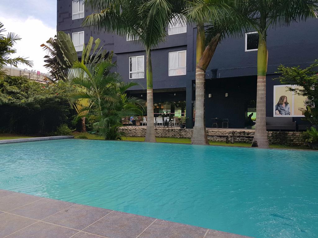 The Henry Hotel Cebu Buitenkant foto