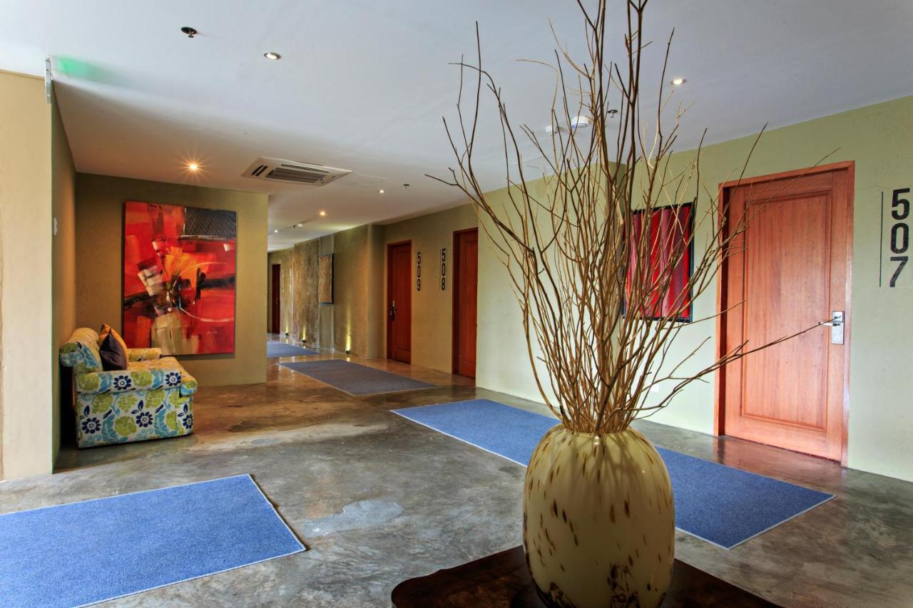 The Henry Hotel Cebu Buitenkant foto